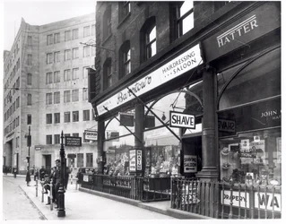 Barstows Friseursalon in der Wellington Street, Leeds, 1939